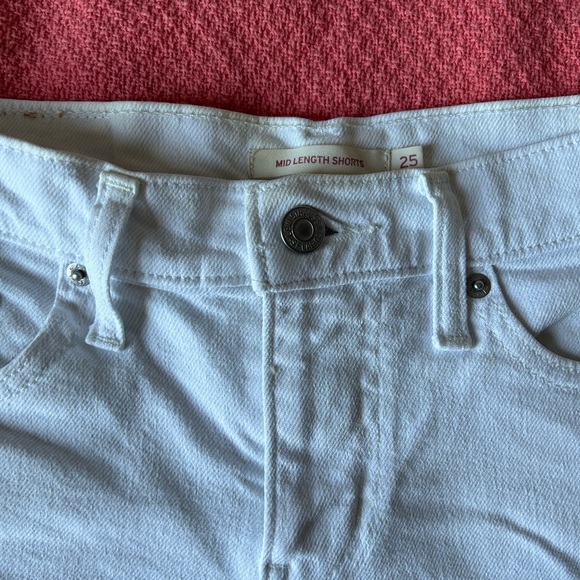 🤍Levis Mid-Waist Shorts🤍 - Picture 3 of 5